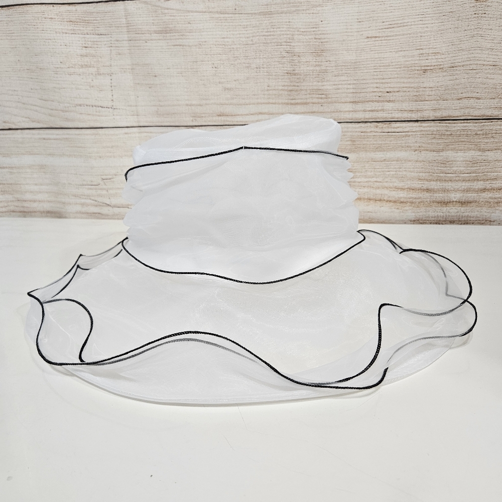 Elegant White Wide-Brim Organza Hat with Black Trim - Picture 4 of 8